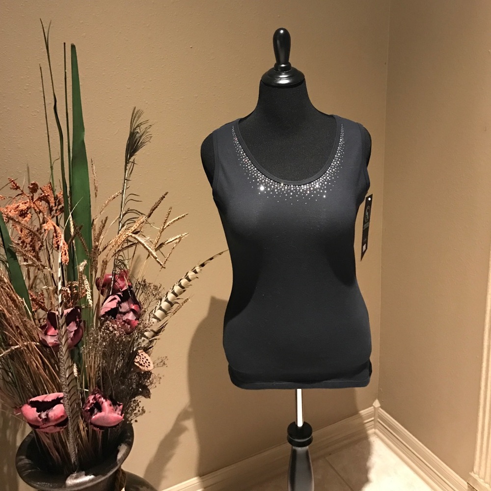 Scoop neck sleeveless Tee