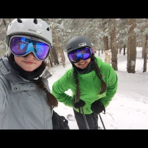 Meet your Posher, Caitlin