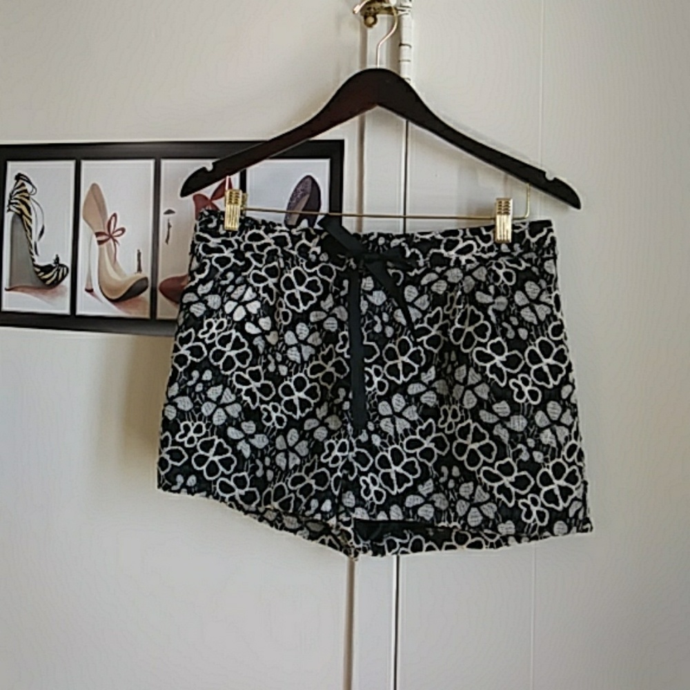 H&M chic shorts with floral lace pattern
