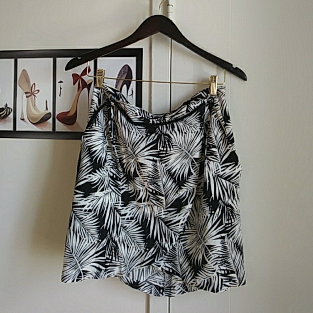 H & M skirt. Brand new. No tags.