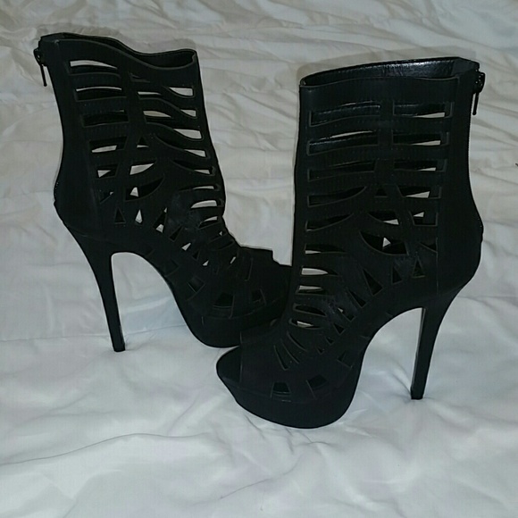 Black heels - Picture 2 of 3