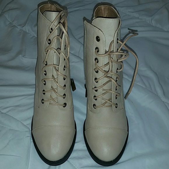 Beige booties - Picture 2 of 4