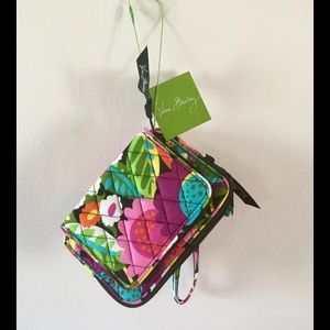 Vera Bradley On The Square Wristlet in Va Va Bloom