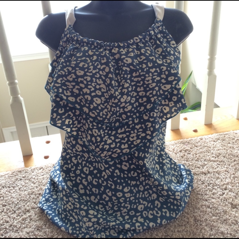 NWOT Loila urban outfitters top large