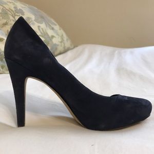 Blue pumps