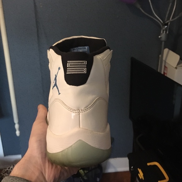 Columbia 11s main image 4
