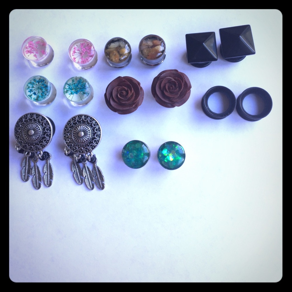 Tons of 1/2g plugs for sale!