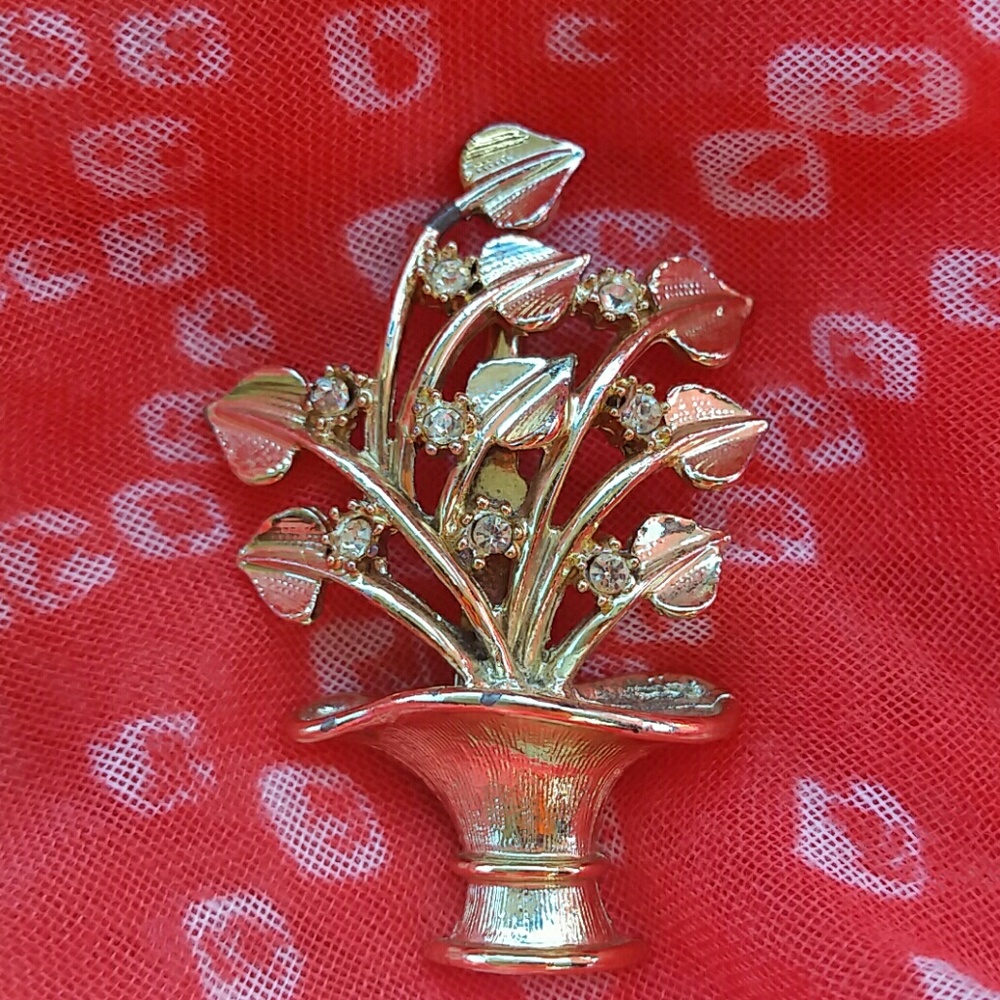 Vintage Flowers in a Basket Brooch - Picture 2 of 3