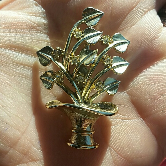 Vintage Jewelry - Vintage Flowers in a Basket Brooch