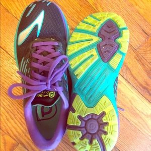 Women's brooks running shoes