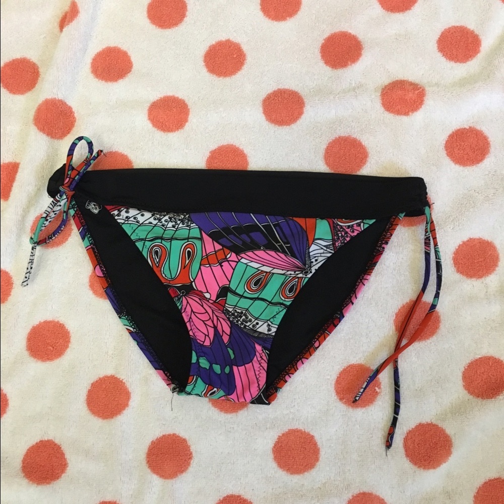 No brand tag bikini bottoms!