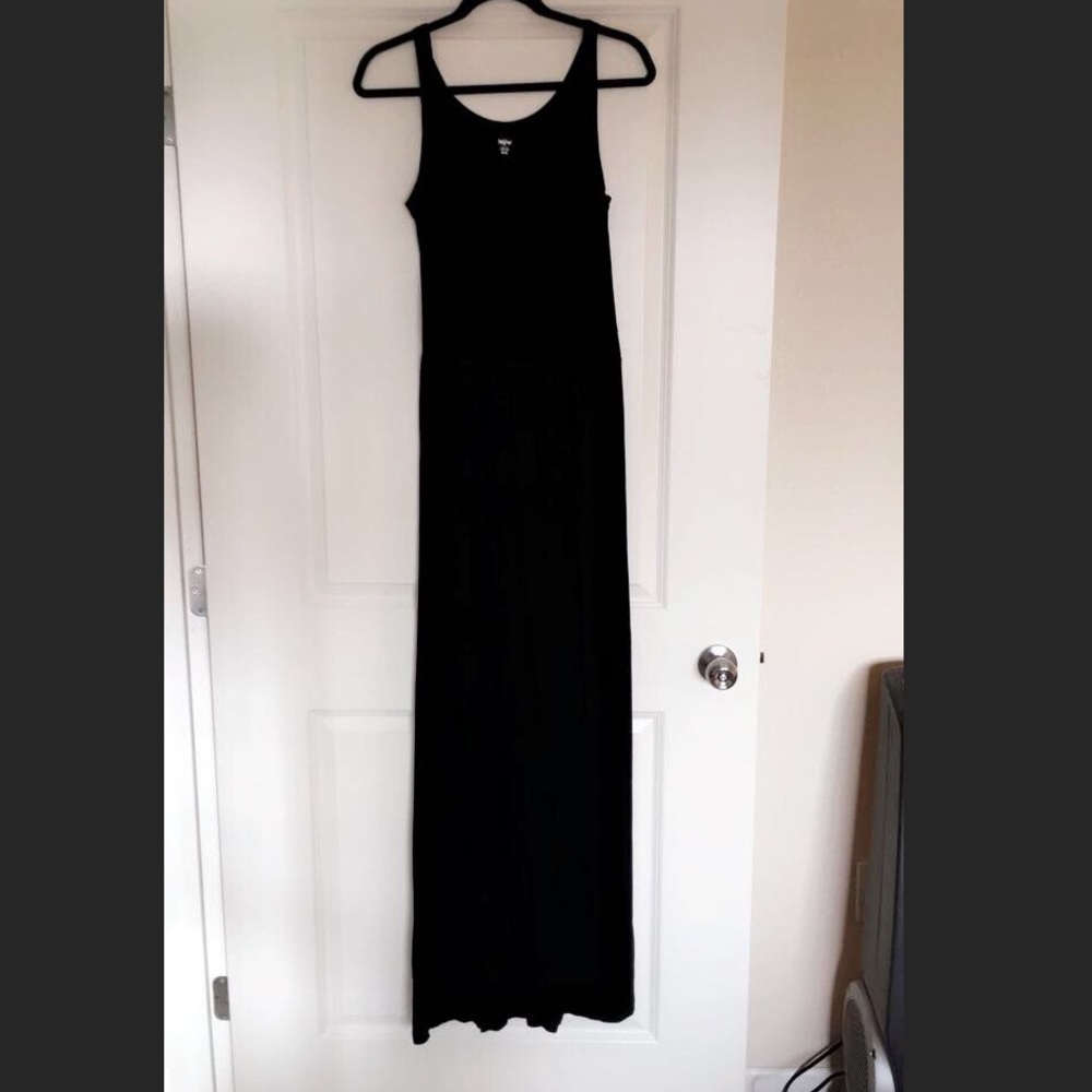 Maxi black dress- no fade, still jet black ❤️