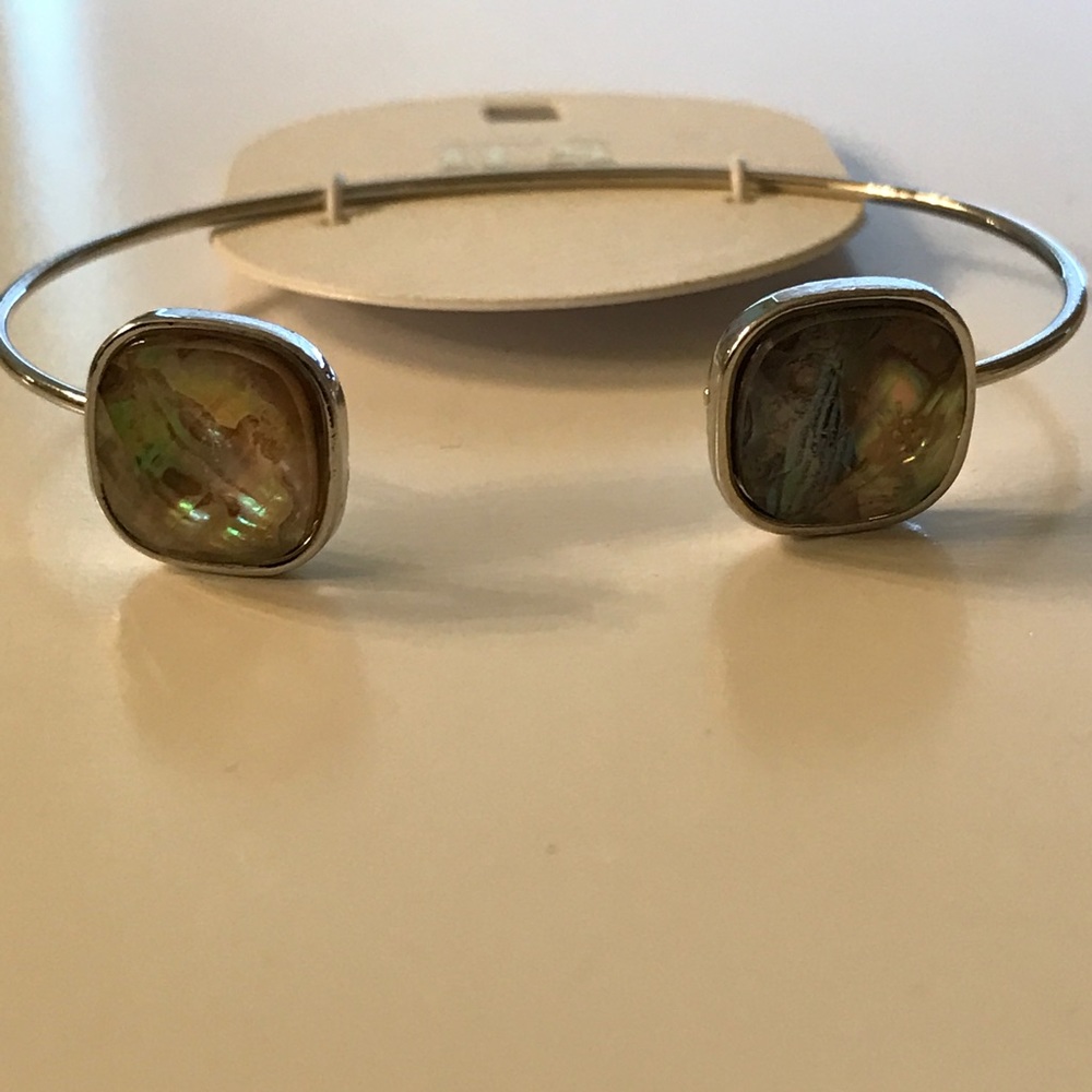 Faceted Shell tip cuff bracelet - Picture 3 of 4