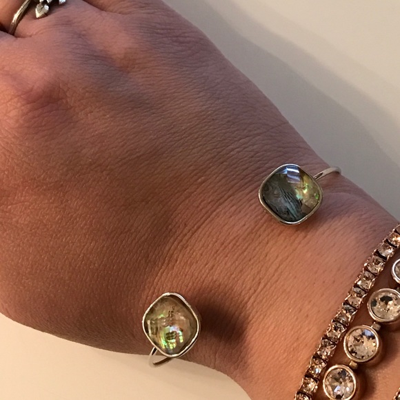 Faceted Shell tip cuff bracelet - Picture 2 of 4