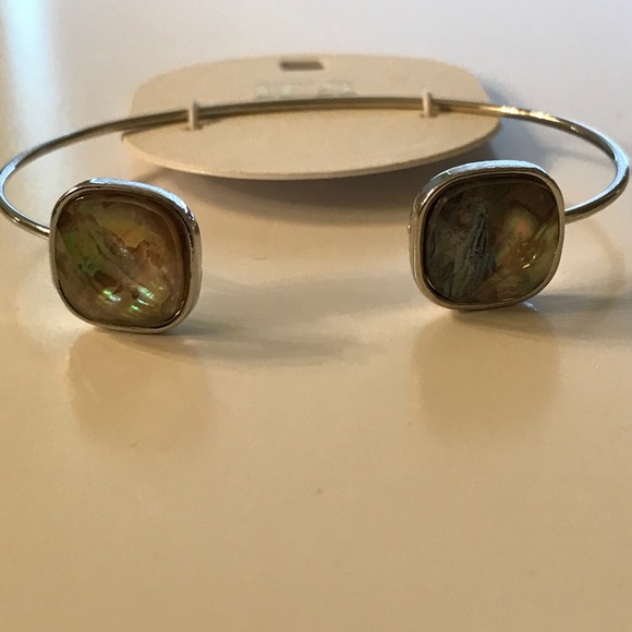 Faceted Shell tip cuff bracelet - Picture 3 of 4