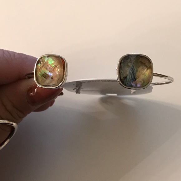 Faceted Shell tip cuff bracelet - Picture 4 of 4