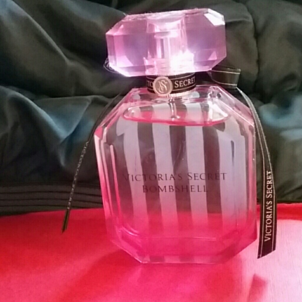 Bombshell perfume - Picture 2 of 5