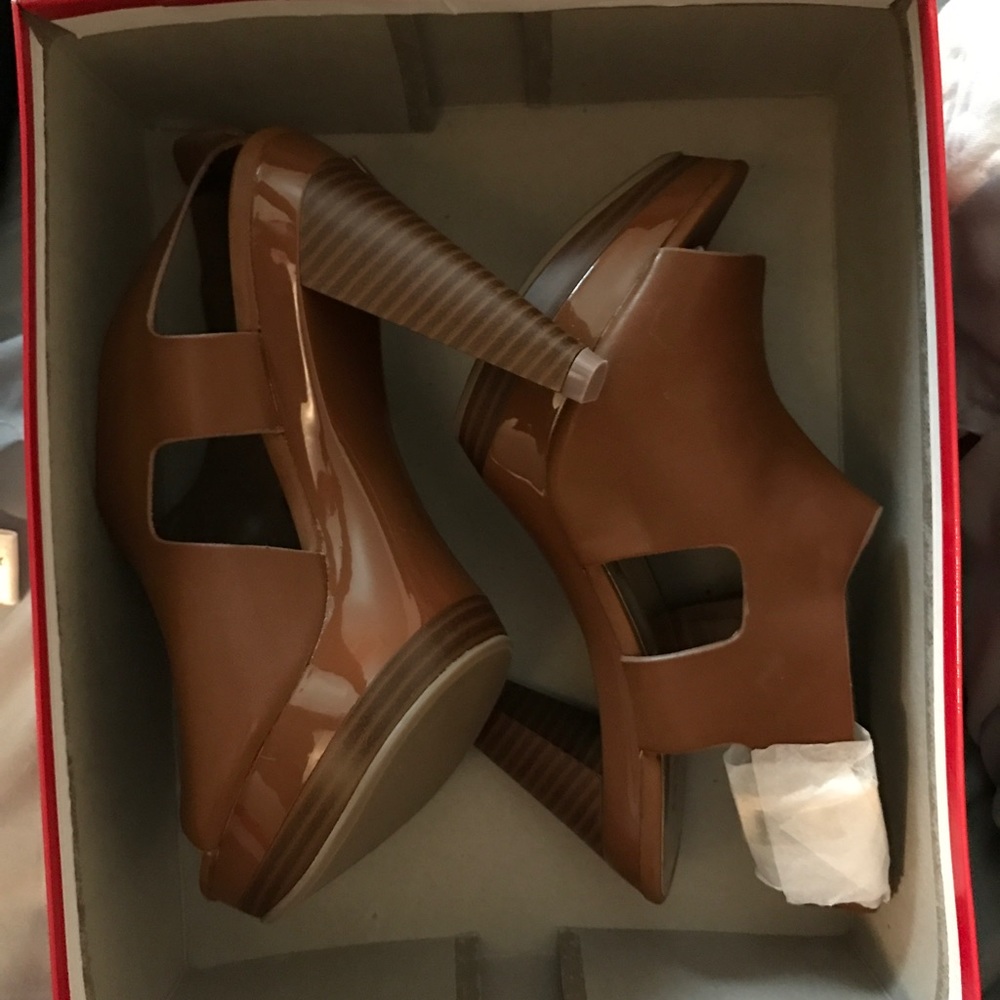 Brand New GUESS Chelsea Heels