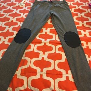 Leggings with knee patches