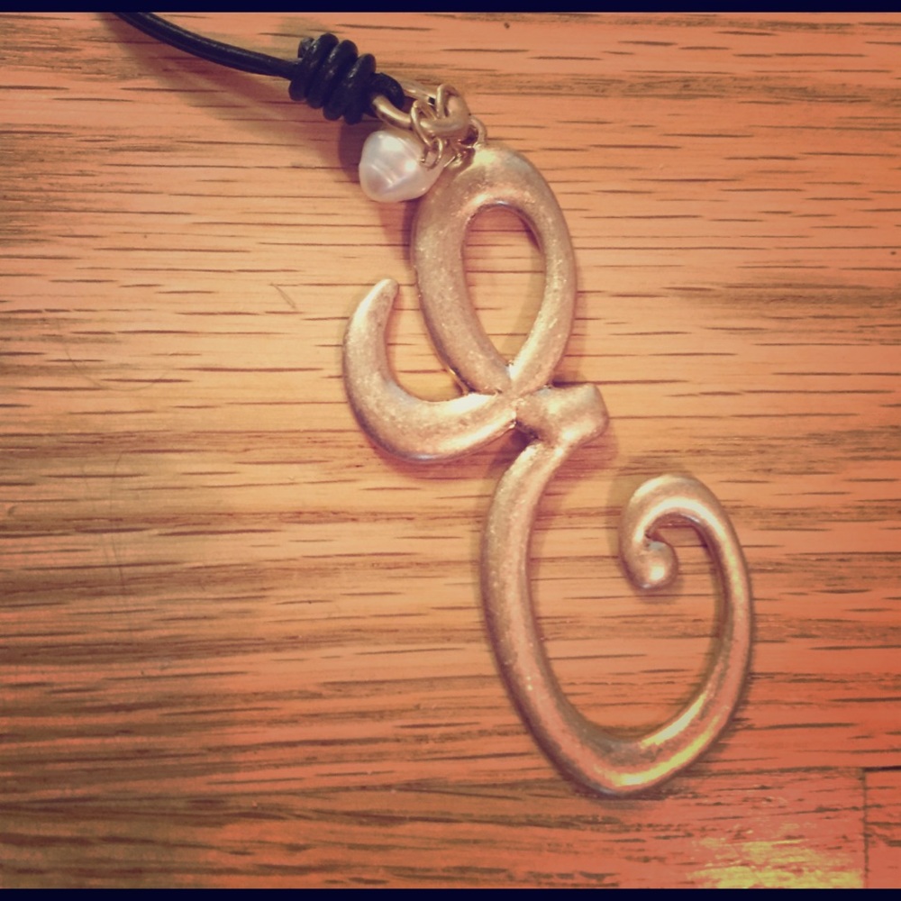 Initial necklace, NWT, letter E