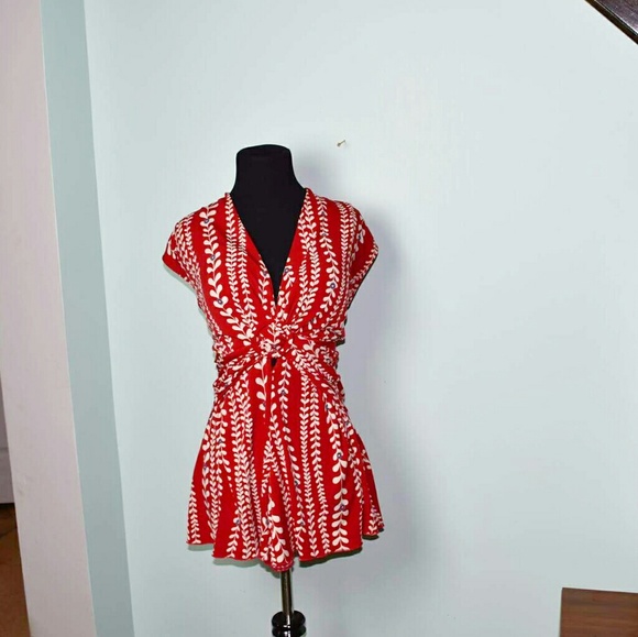 Tops - Gorgeous Red & White Print Silky Blouse