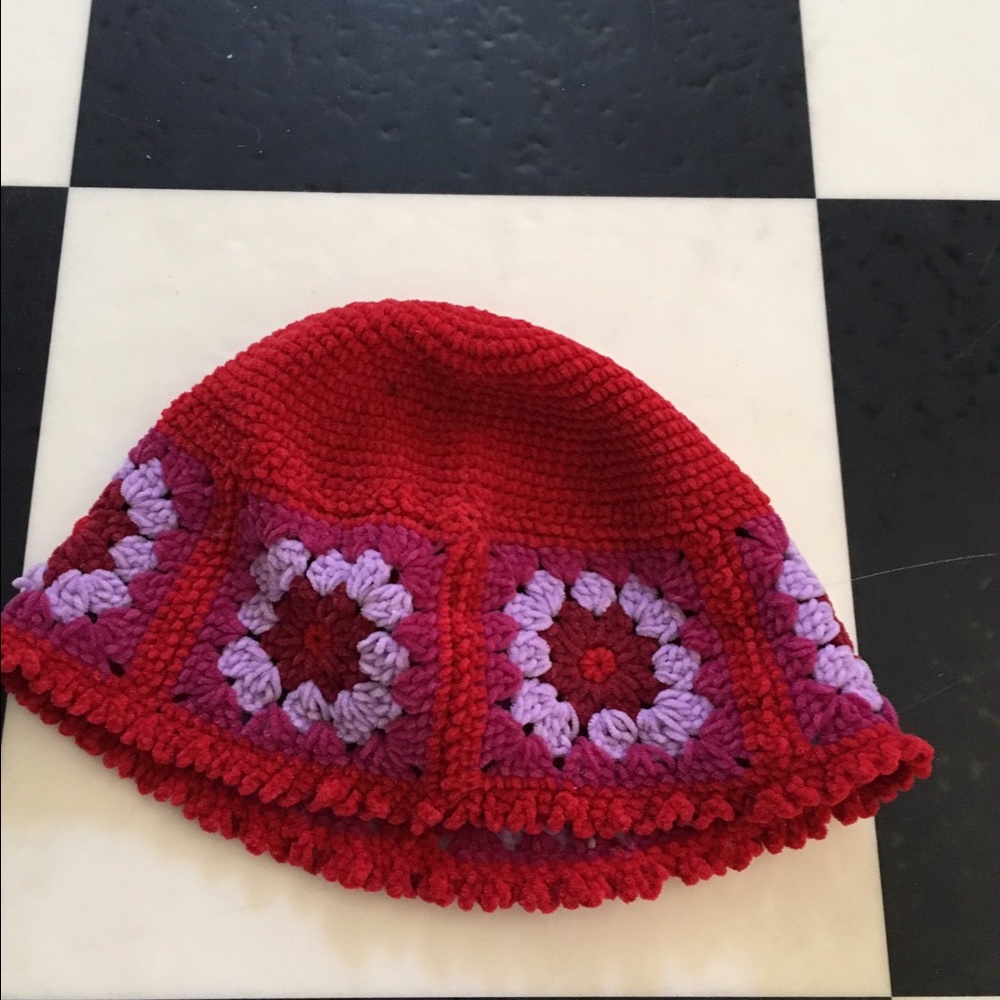 Sweet Sweet pre schooler hand knit spring cap
