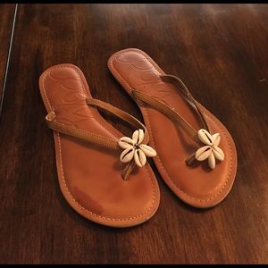 Flip flop with cute shell flower
