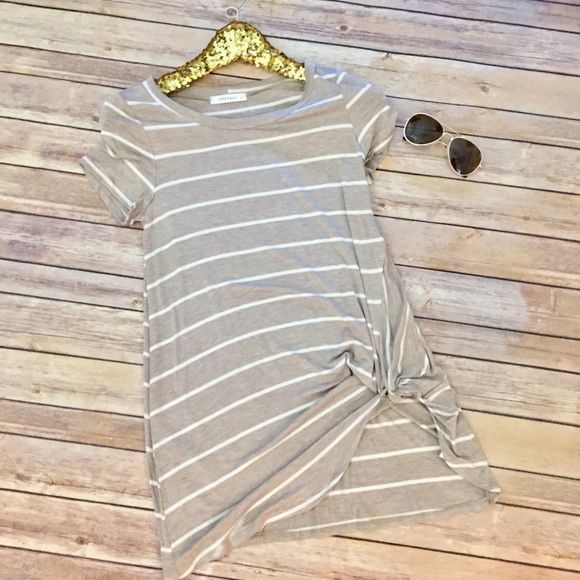 Last 1! M Taupe Twist Knot Striped Tee - Picture 3 of 6