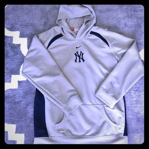 Yankees sweatshirt