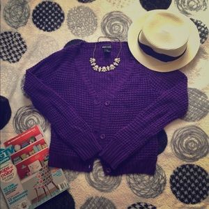 Beautiful spring sweater! 💐