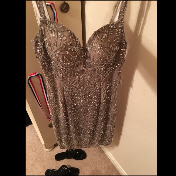 Size 4 Dress - Picture 4 of 5