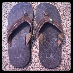 Men's brown Sanuk yoga mat sandals (worn twice)