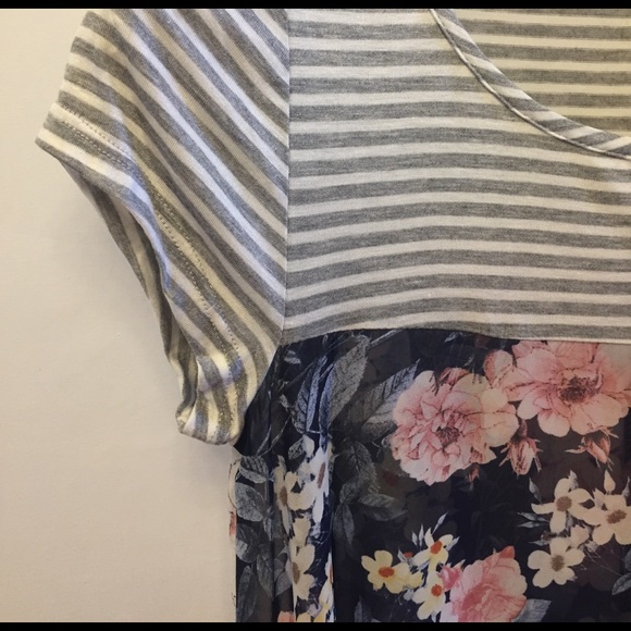 S-M Stunning floral top - Picture 4 of 6