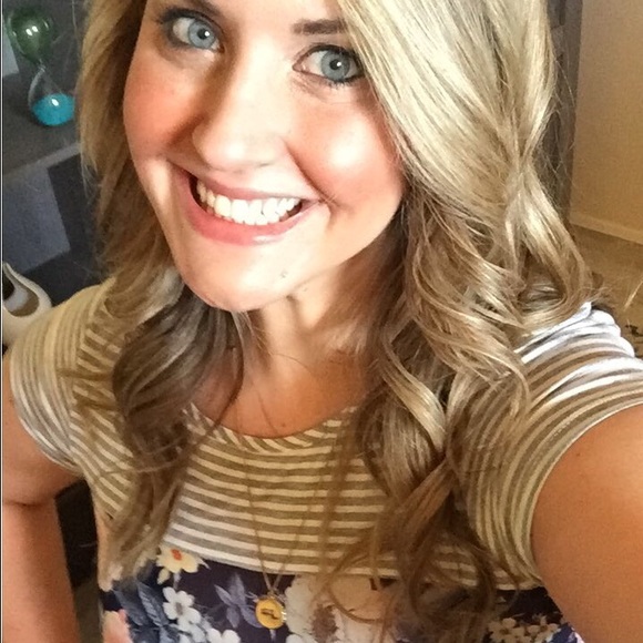 S-M Stunning floral top - Picture 5 of 6