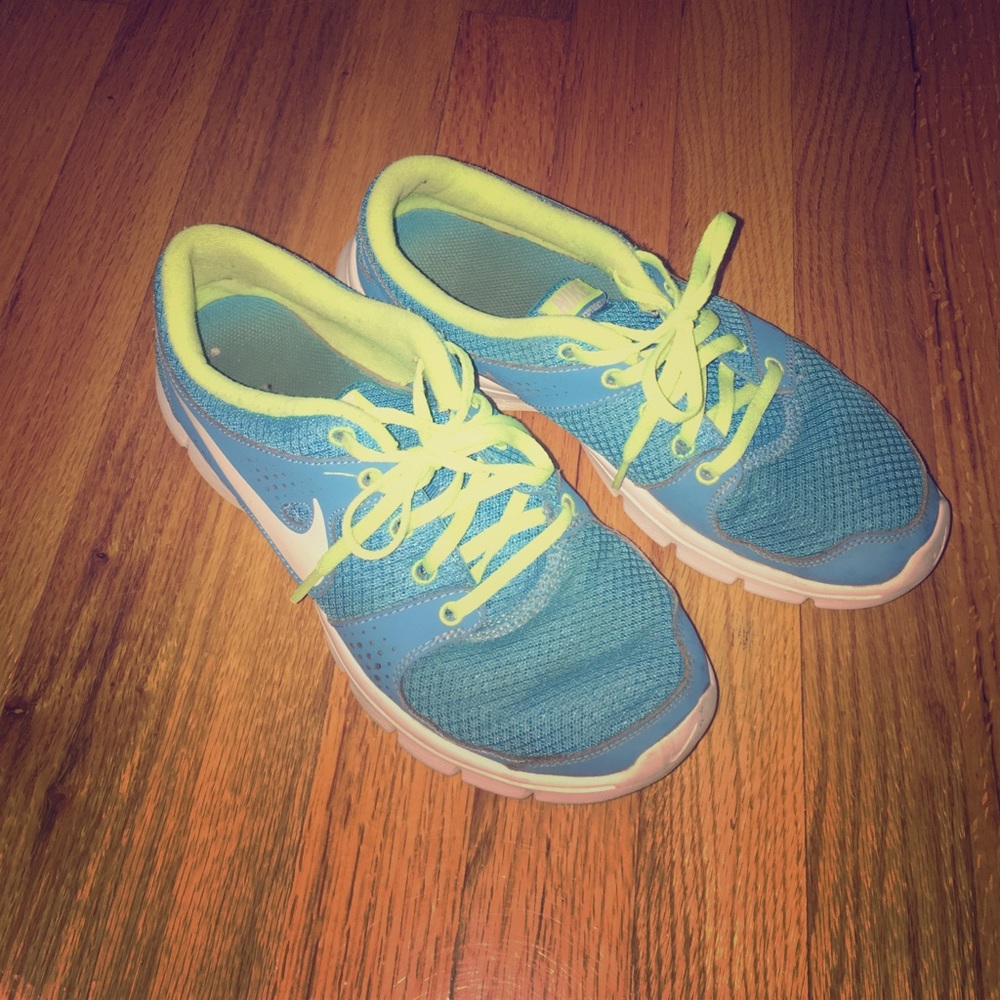 Nike Flex Experience RN Shoes