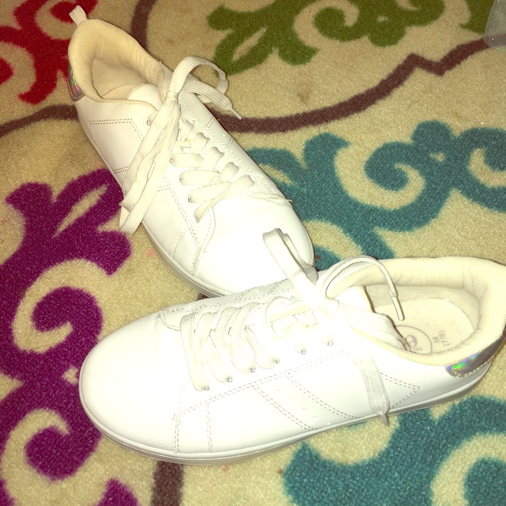 White tennis shoes
