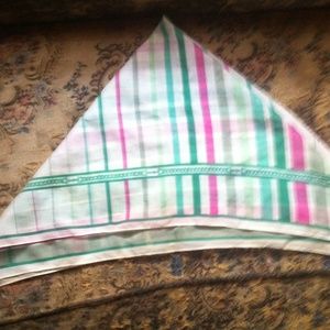 🚨💚Beautiful stripped scarf!💖