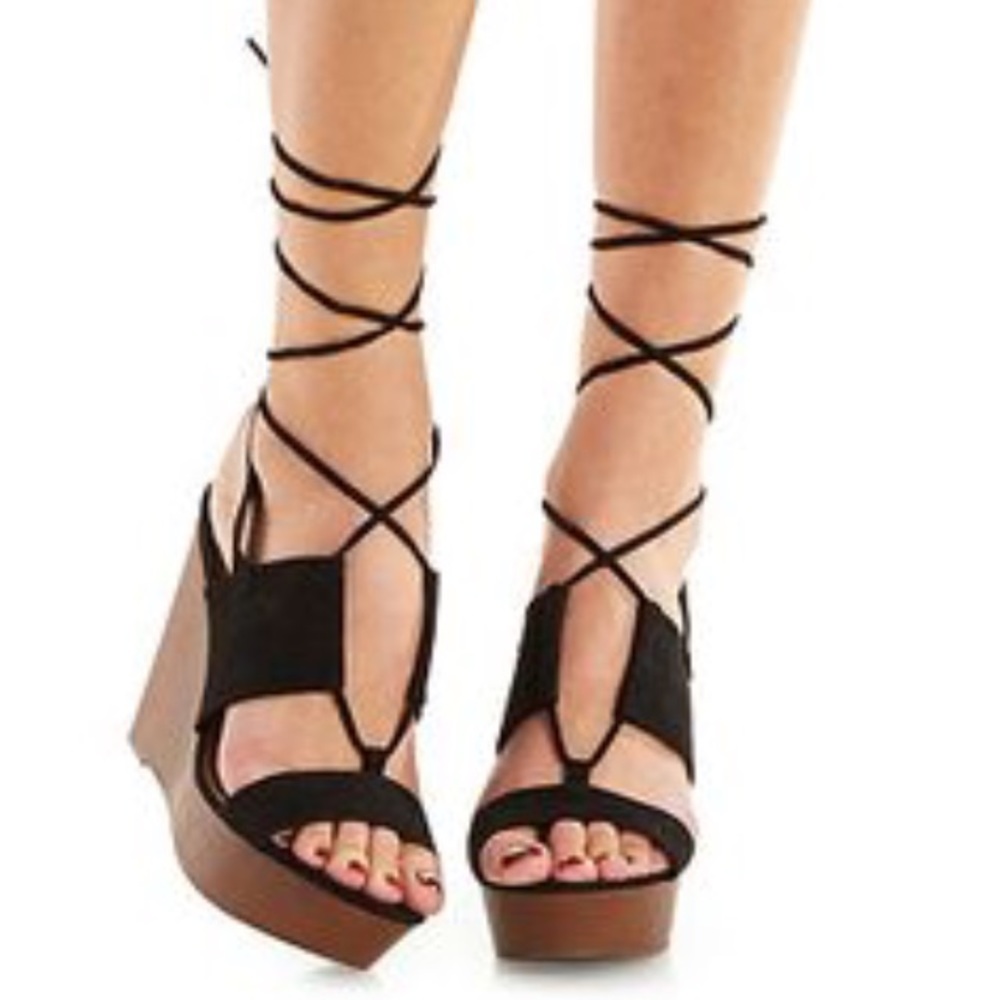 Like new Qupid tan faux suede wedge sandals 7