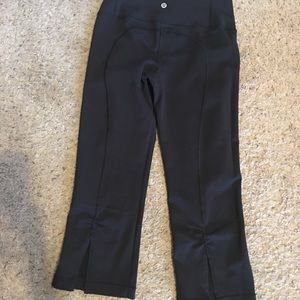 Lululemon cropped Capri black leggings size 4