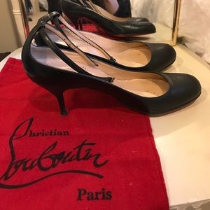 Classic Christian louboutin black pumps!