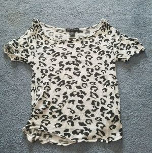 White cheetah print cold sholder shirt