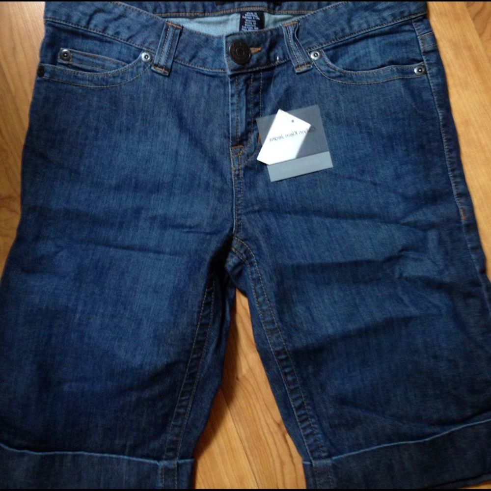 NWT ladies size 10 stretch Calvin Klein cuff short