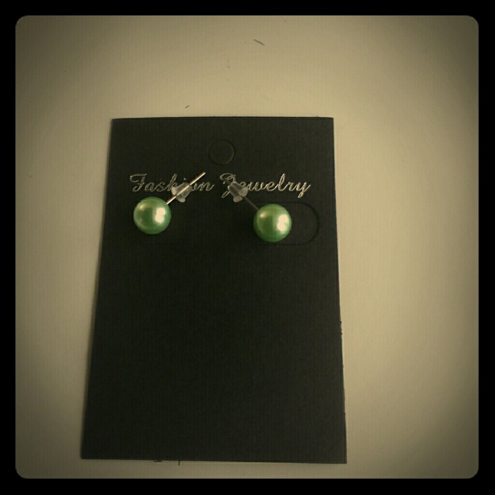 Beautiful Green Pearl Earrings