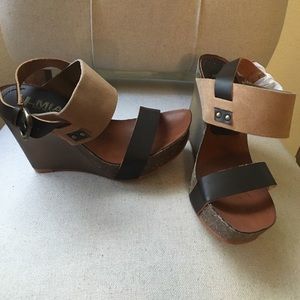 MIA Heritage tan/black wedges BRAND NEW