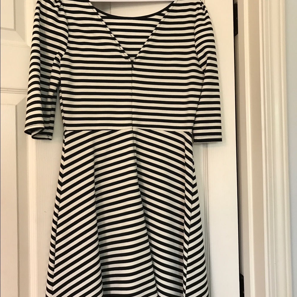 Stitch Fix - SO CUTE ON! Sweet dress with V-neck back. - Picture 2 of 2