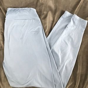 LuLaRoe tall & curvy leggings. Solid color!