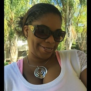 Meet your Posher, Shawana