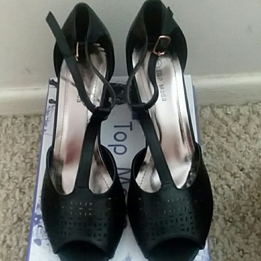 Black Heels size 8.5