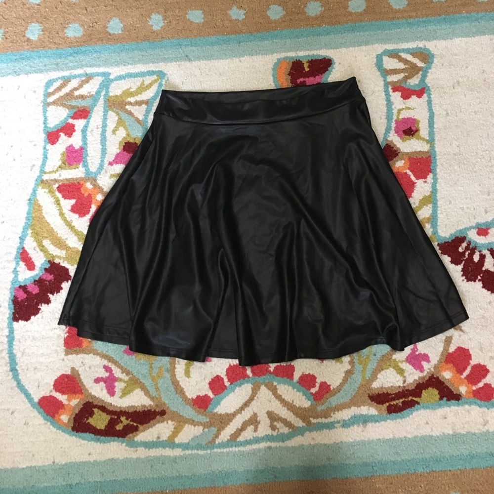 PLEATHER SKATER SKIRT