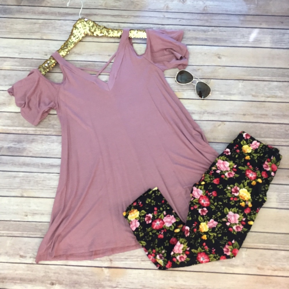 S-L Mauve Criss Cross front Cold Shoulder Top - Picture 2 of 6